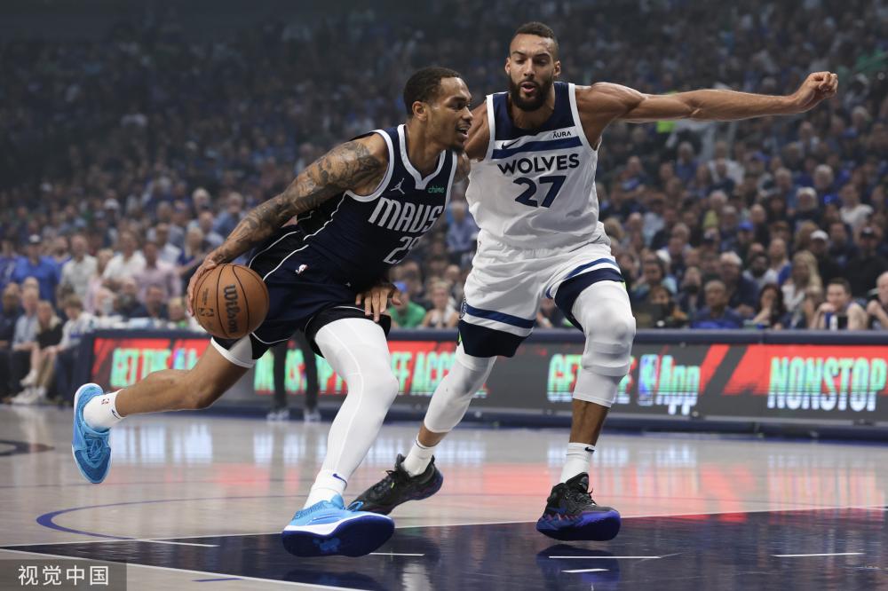 位年轻前锋 位年轻前锋